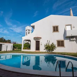 apartamentos-pinto.hotelaalgarve.com/