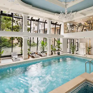 Queen's Court & 5* Budapest